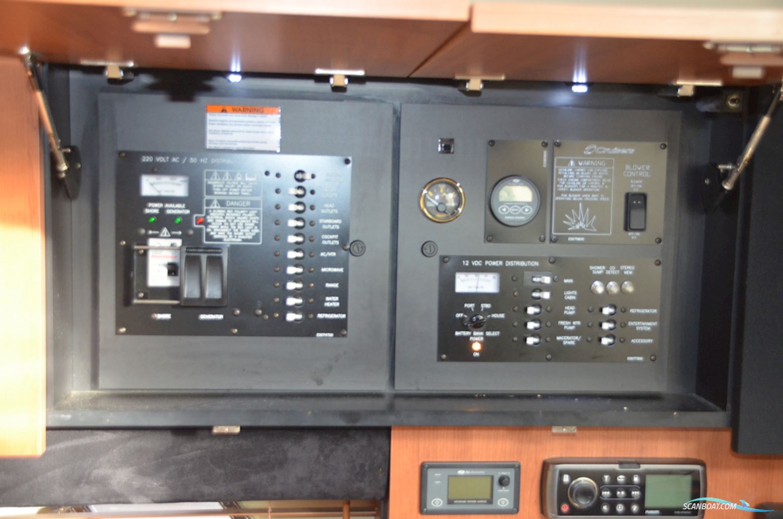 Cruisers 330 Express