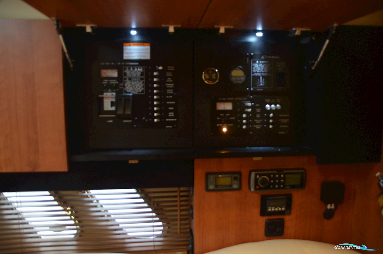 Cruisers 330 Express