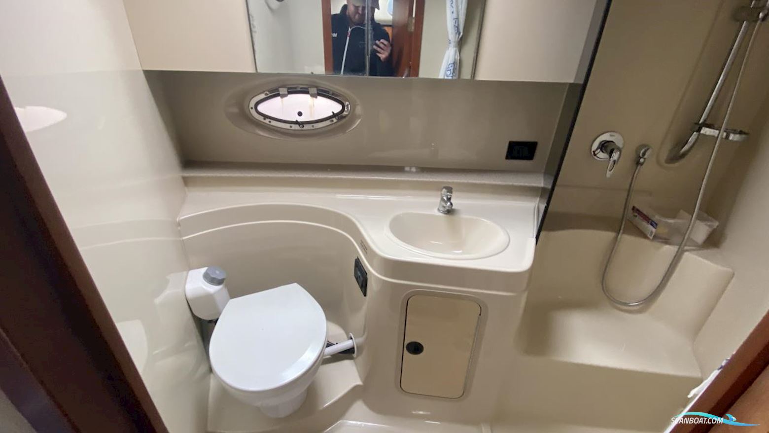 Cruisers Yacht 340 Express