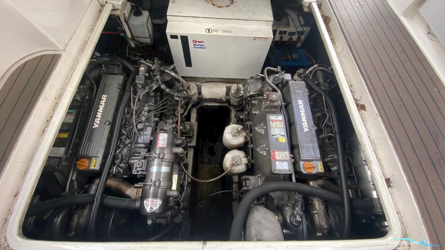 Cruisers Yacht 340 Express