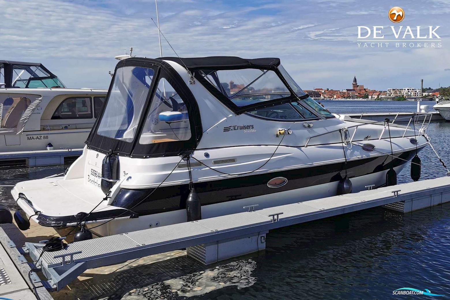 Cruisers Yachts 3075 Rogue