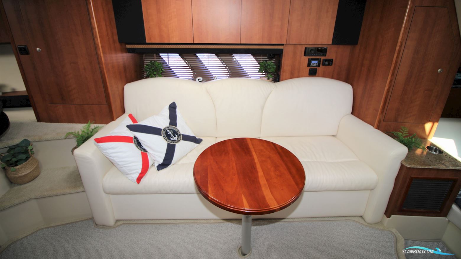 Cruisers Yachts 330 Express