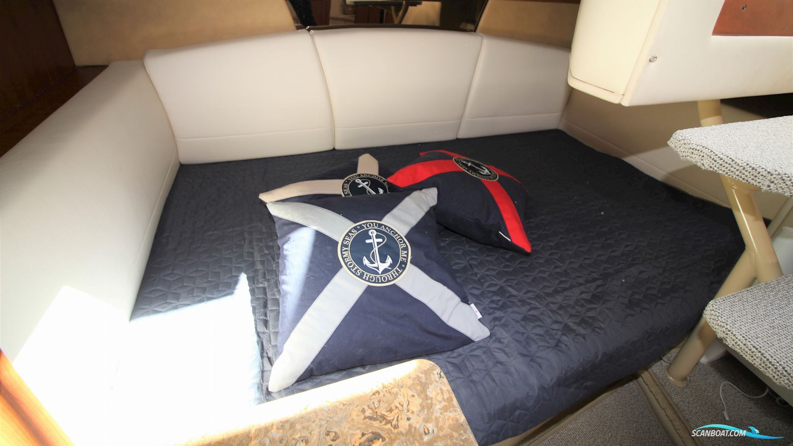 Cruisers Yachts 330 Express