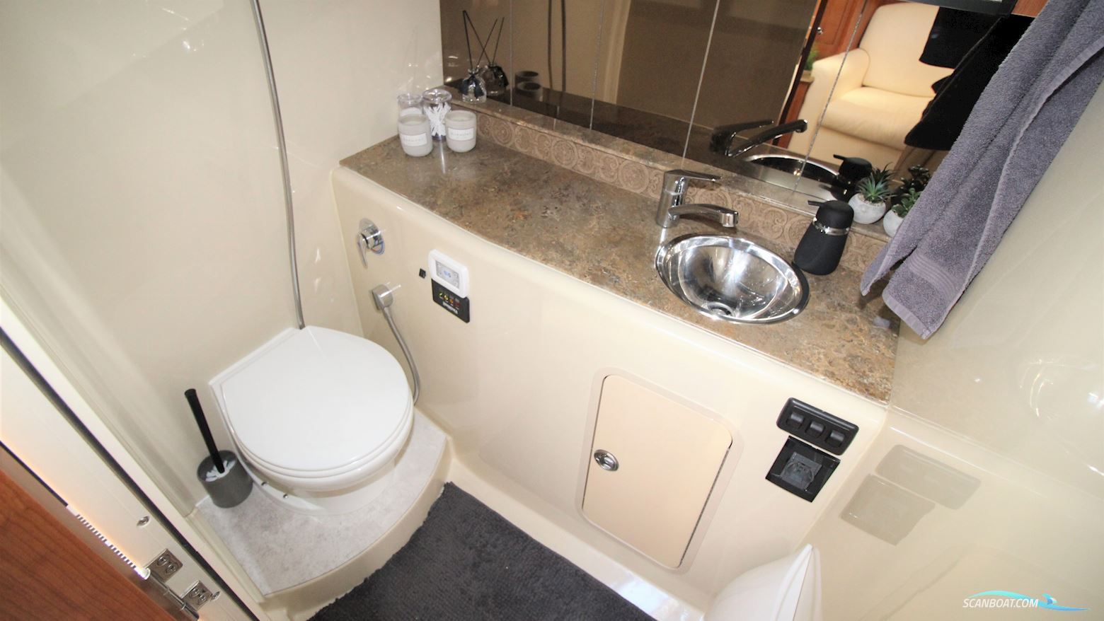Cruisers Yachts 330 Express