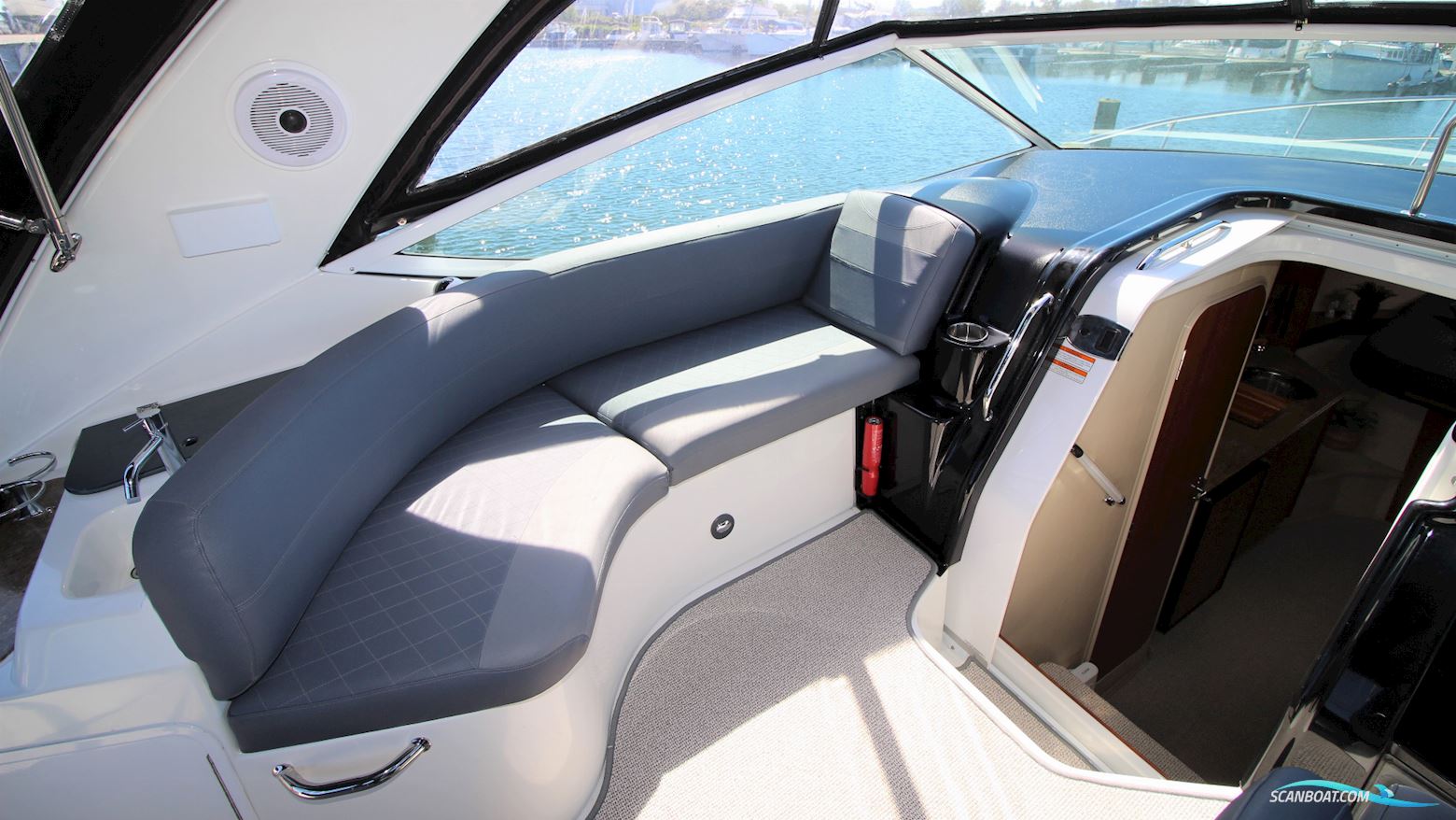 Cruisers Yachts 330 Express