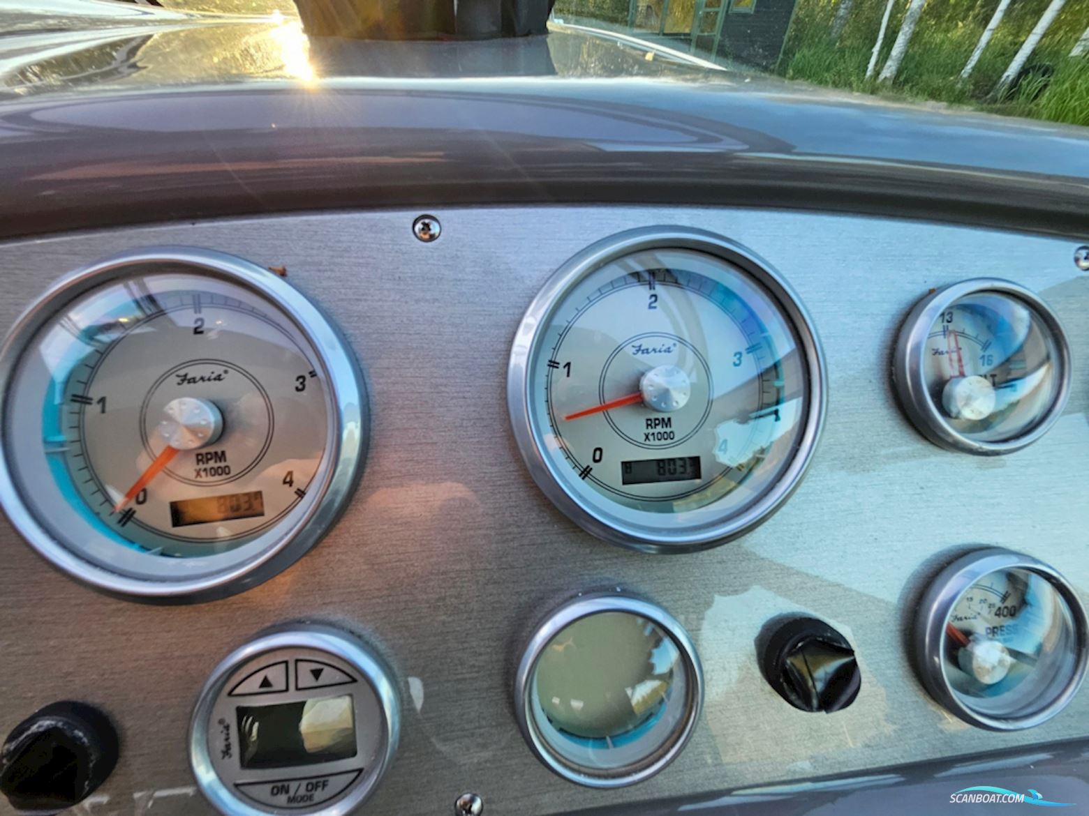 Cruisers Yachts 340 Express