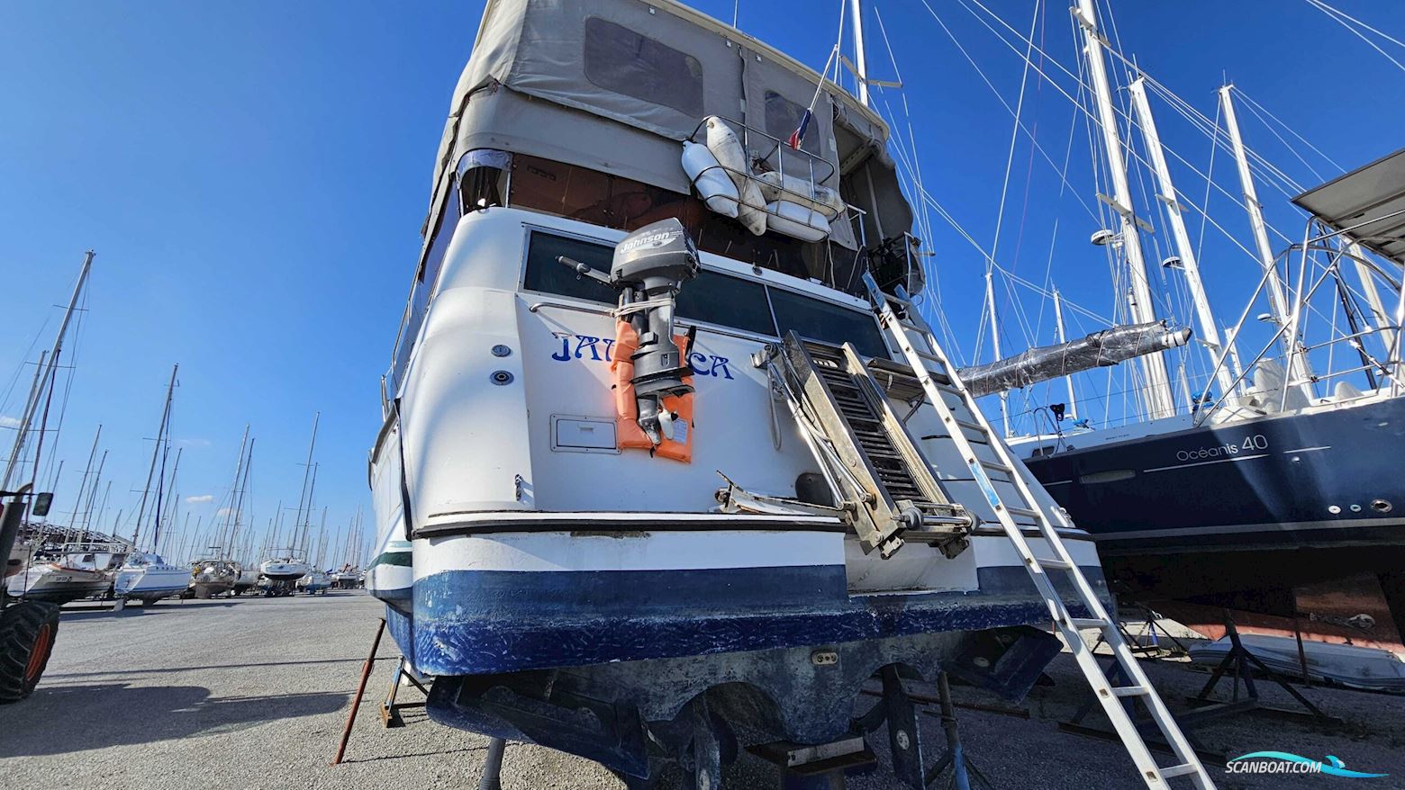 Cruisers Yachts 3850 AFT