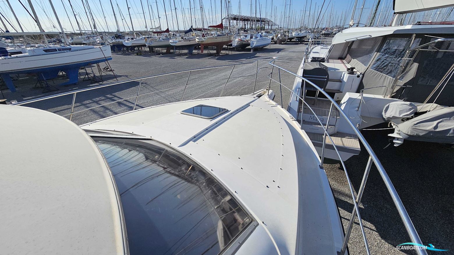Cruisers Yachts 3850 AFT