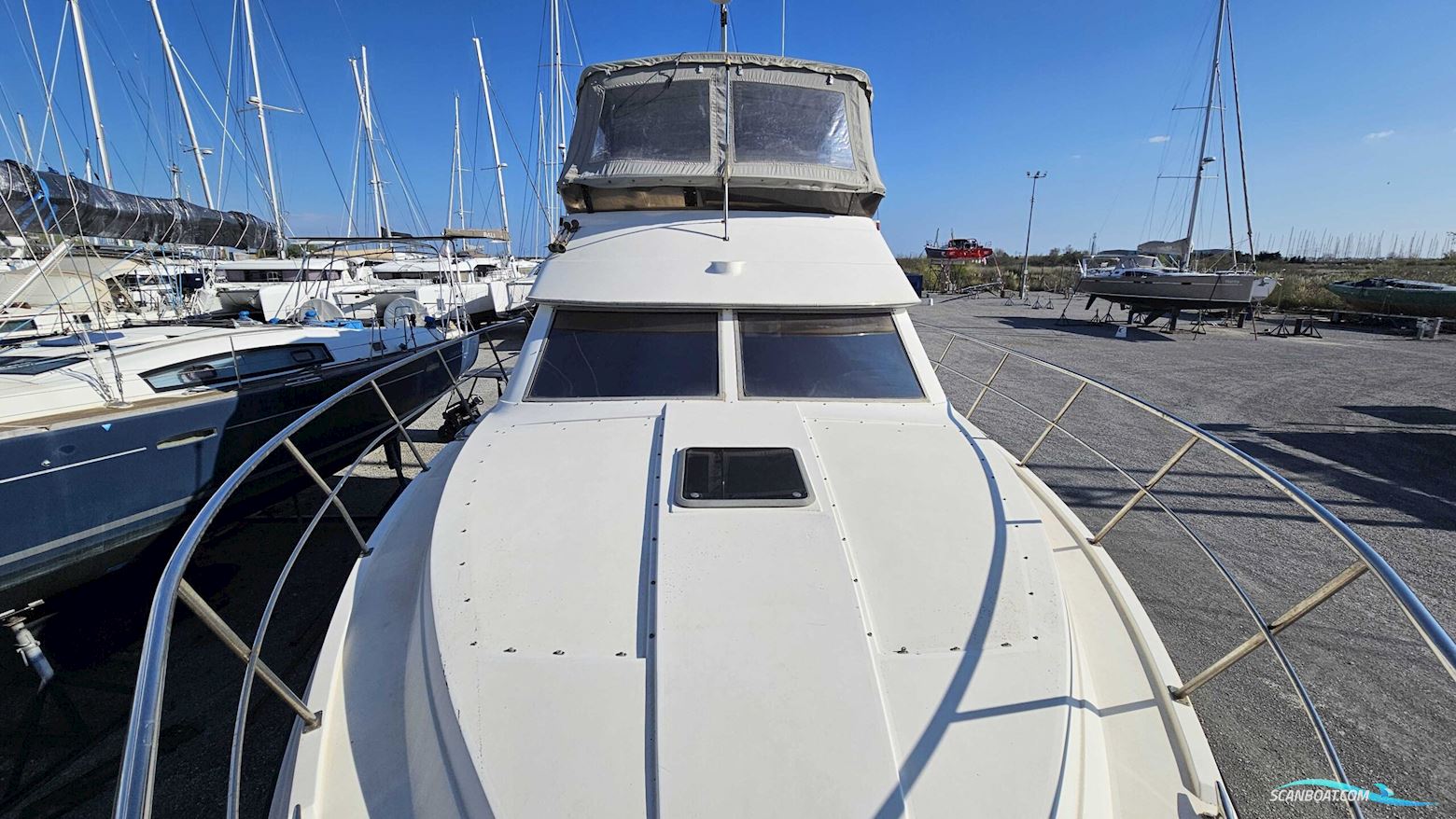 Cruisers Yachts 3850 AFT