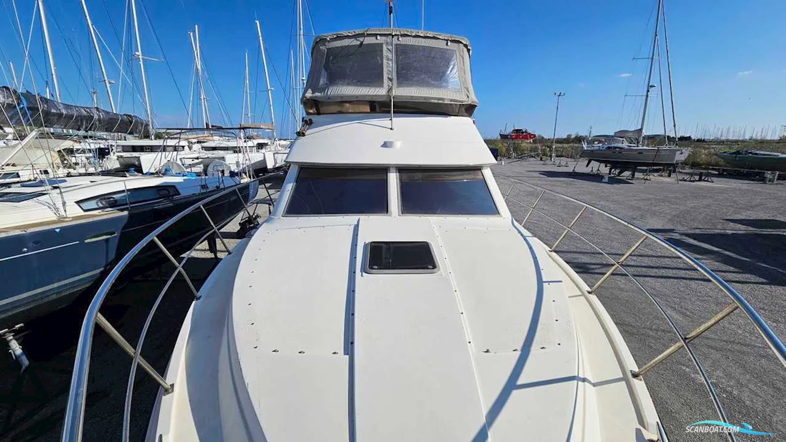 Cruisers Yachts 3850 Aft