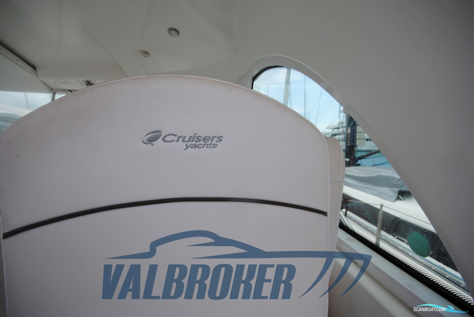 Cruisers Yachts 390 SC