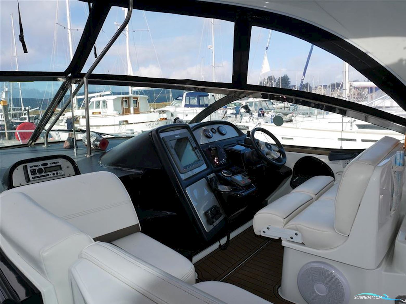 Cruisers Yachts 420 Express