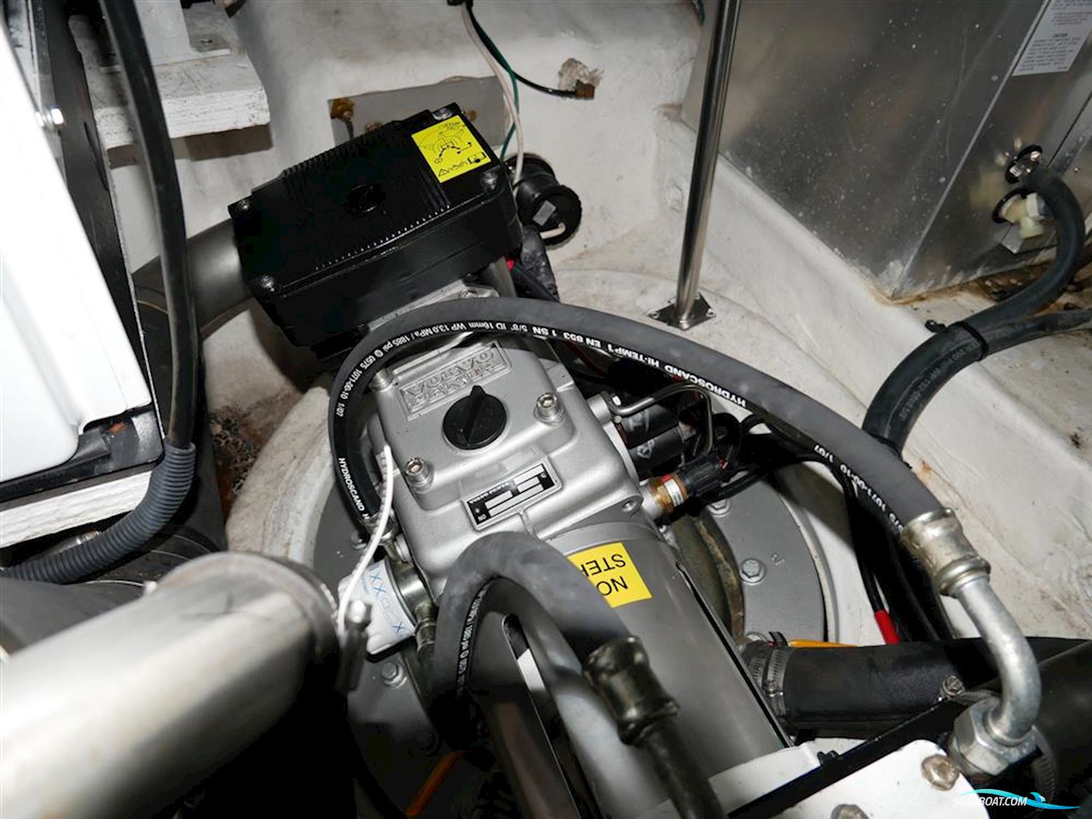 Cruisers Yachts 420 Express