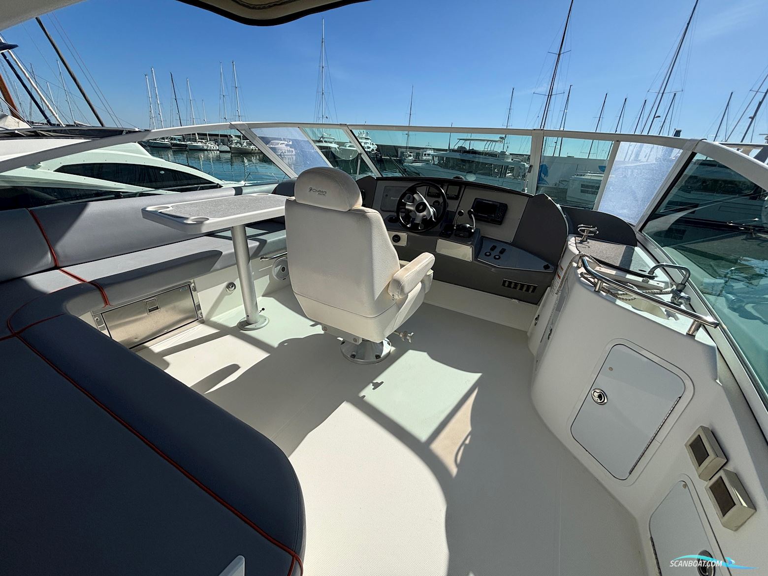Cruisers Yachts 447 Sport Sedan