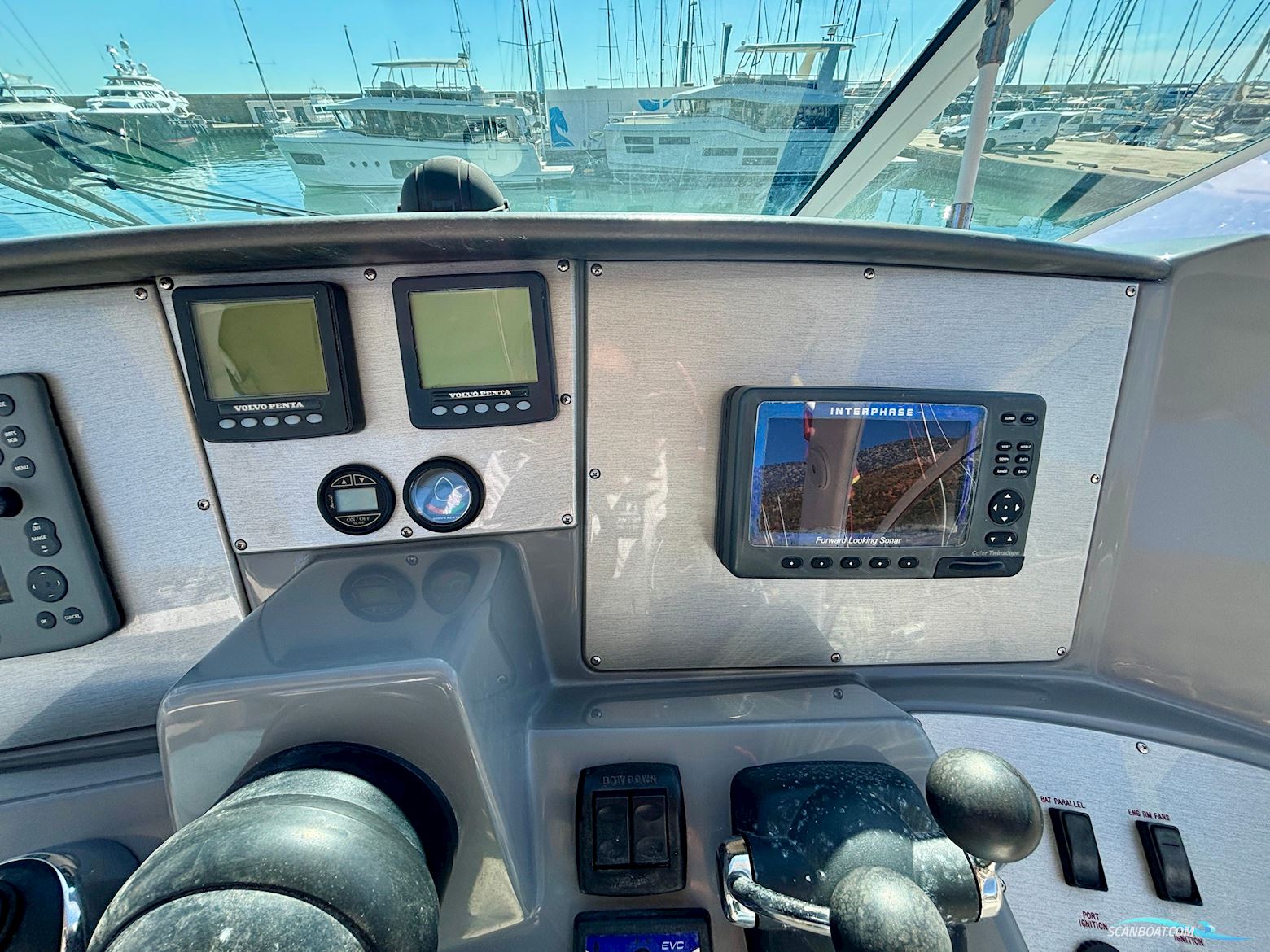 Cruisers Yachts 447 Sport Sedan