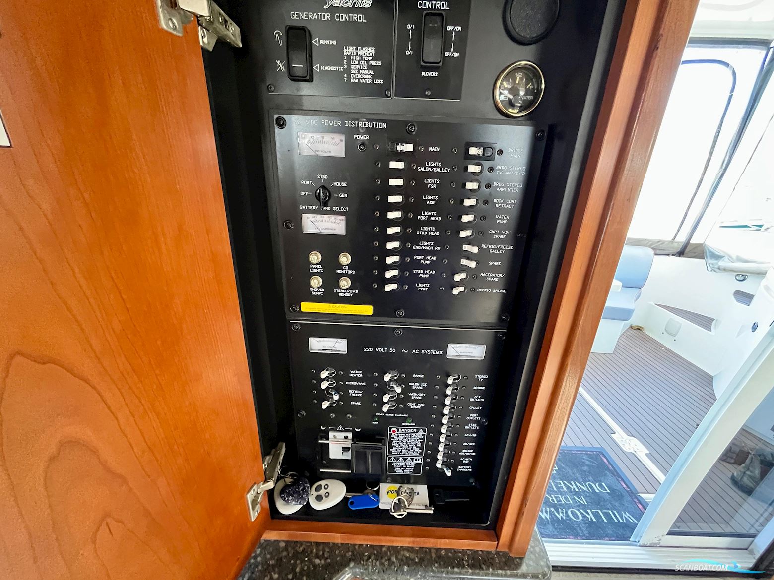 Cruisers Yachts 447 Sport Sedan