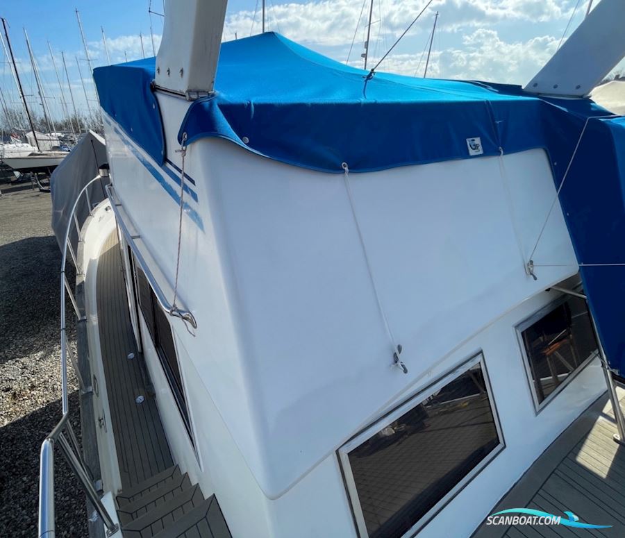 CT 35 Sun Deck Trawler