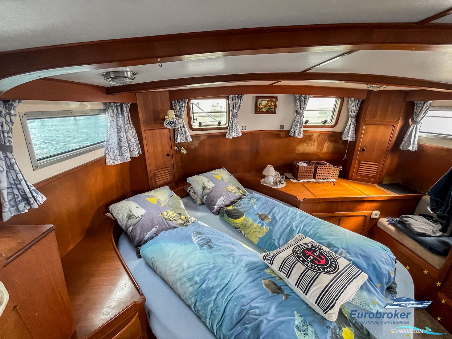 CT 35 Sun Deck Trawler