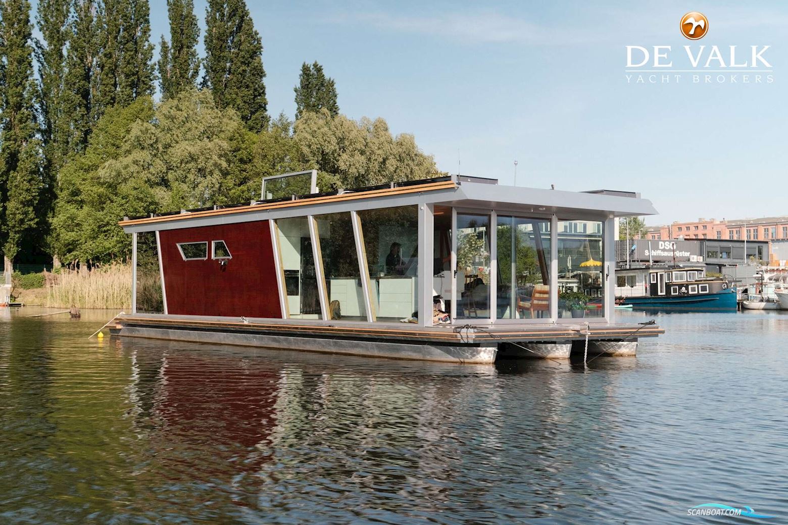 Custom Built Houseboat luxe motor