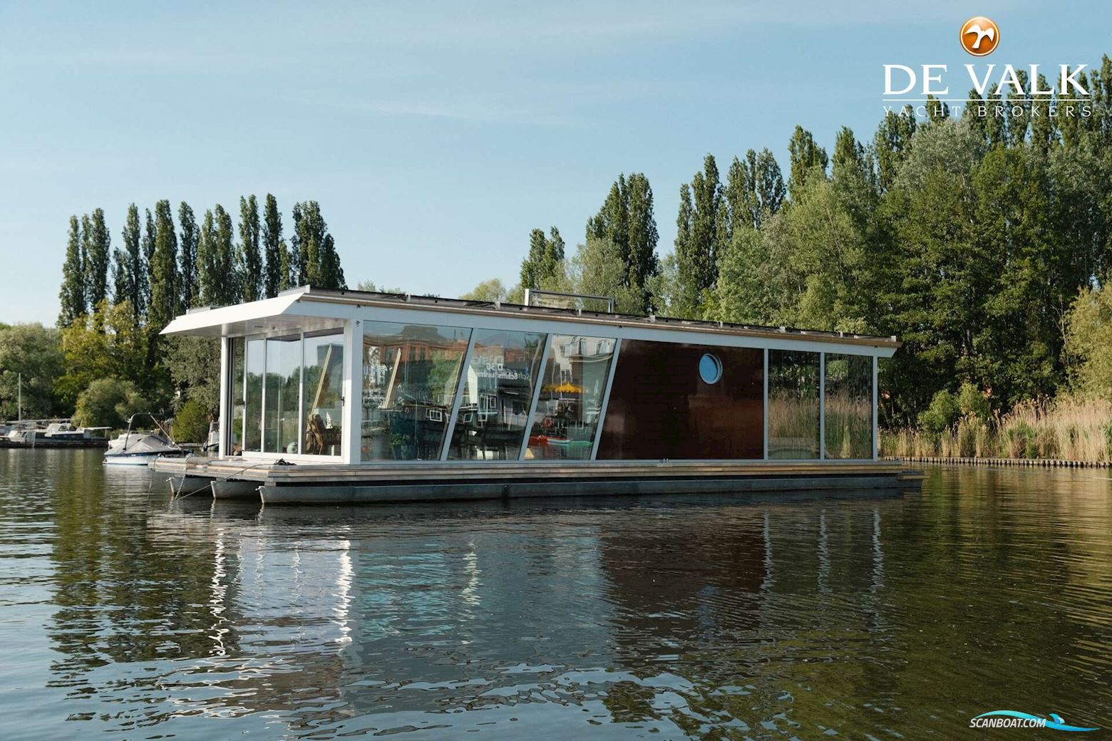 Custom Built Houseboat luxe motor