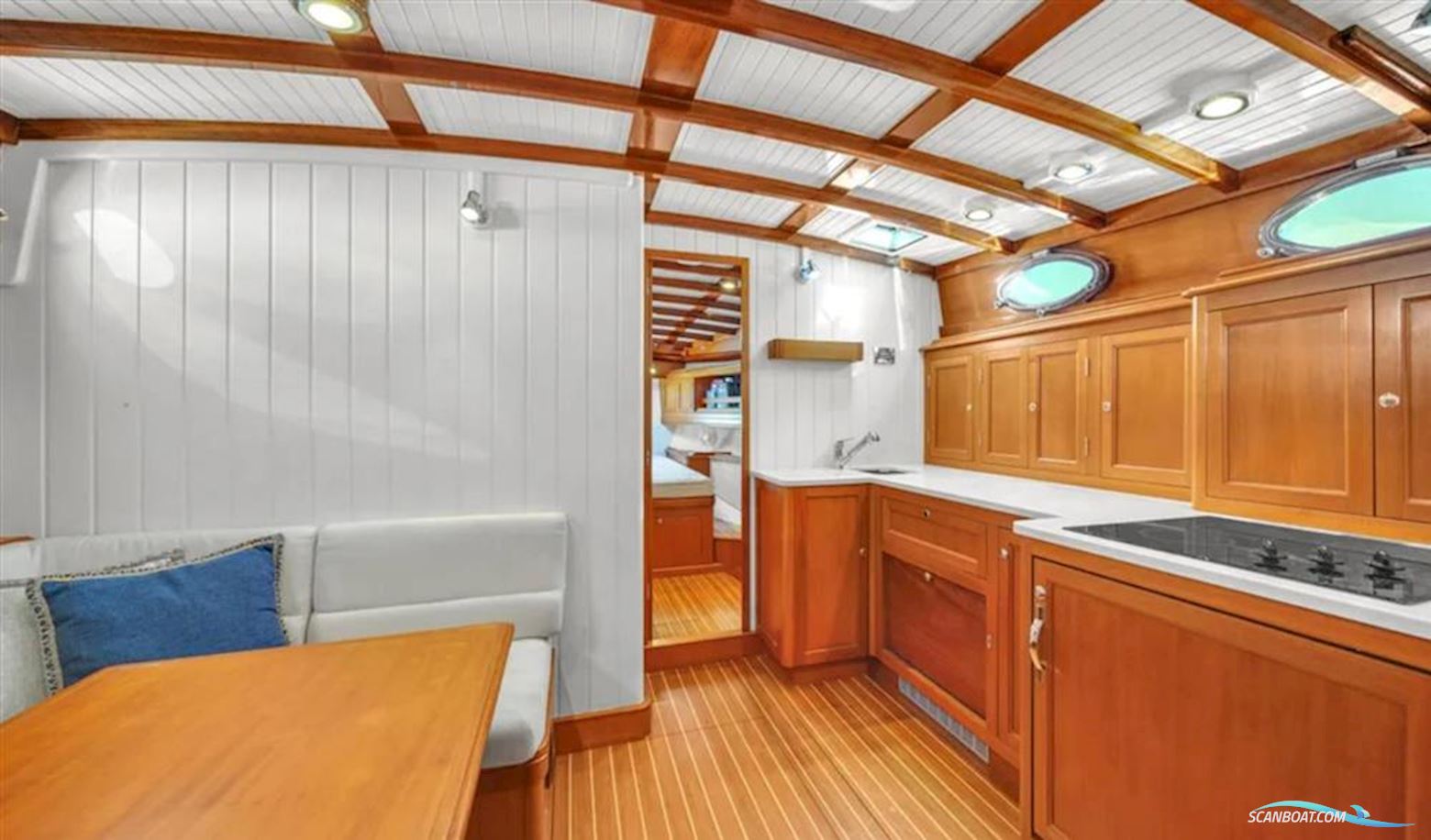 Custom Gentlemans Motor Yacht