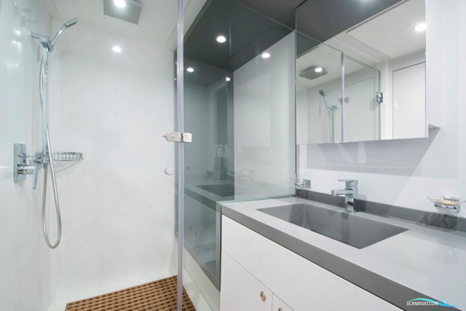 Custom Line Arkin Pruva