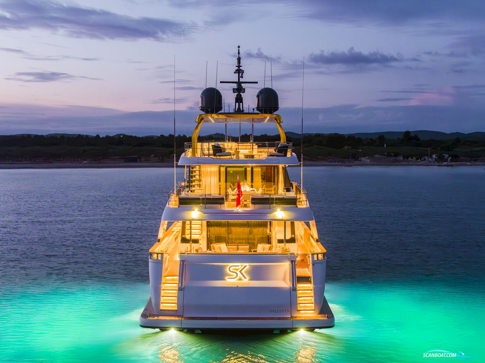 Custom Line Navetta 33