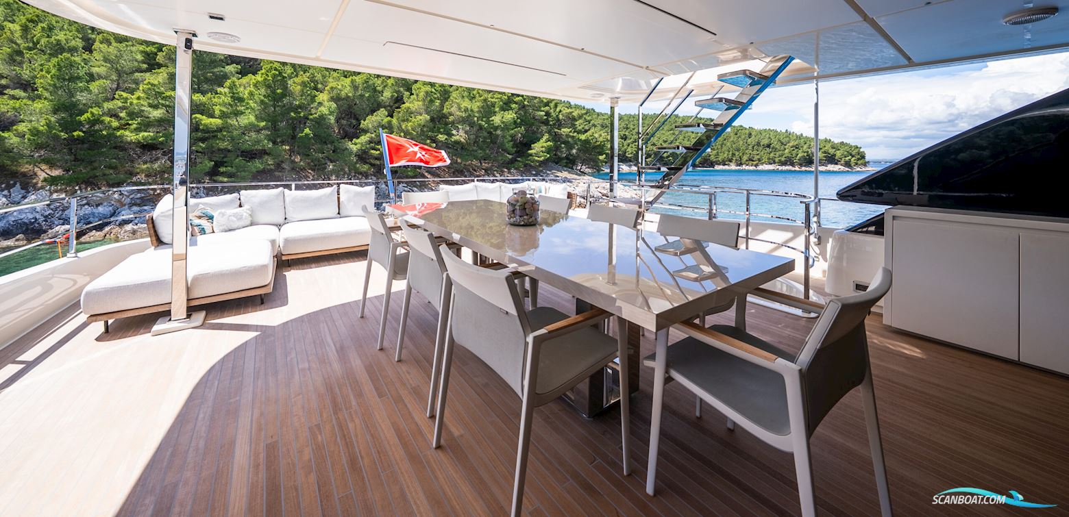 Custom Line Navetta 33