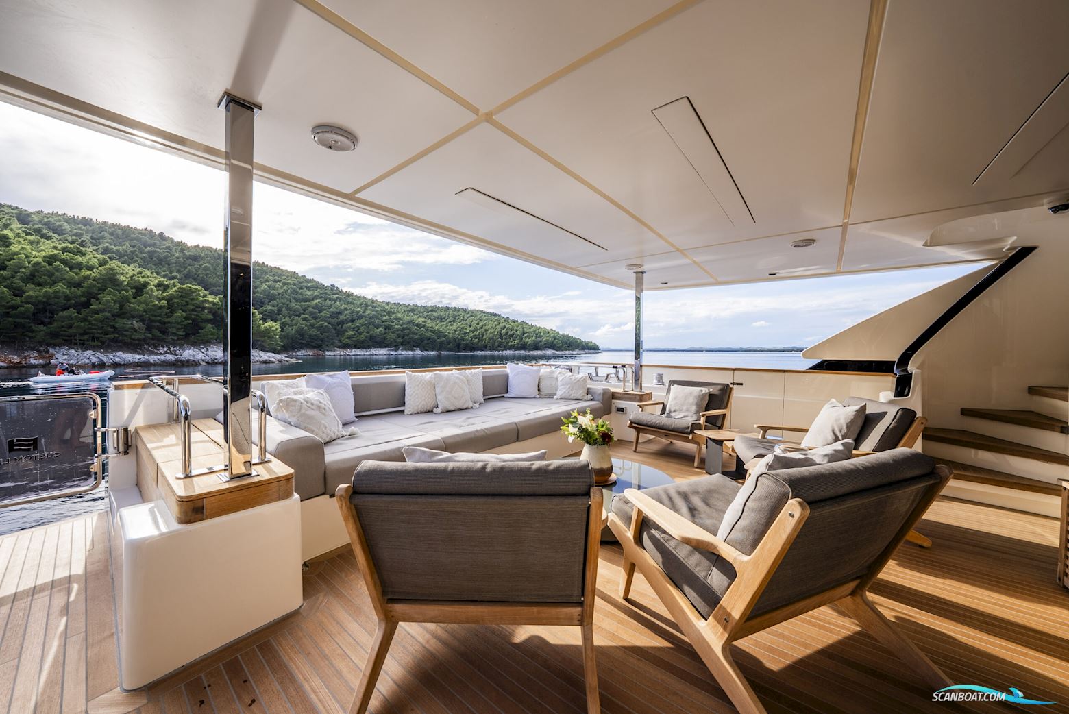 Custom Line Navetta 33