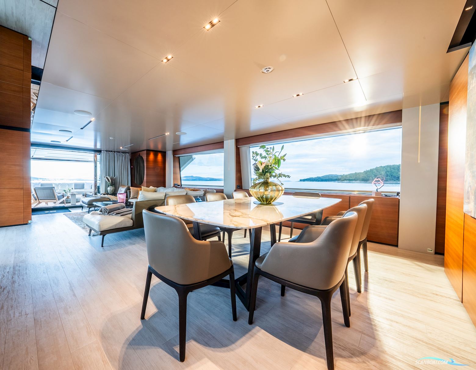 Custom Line Navetta 33