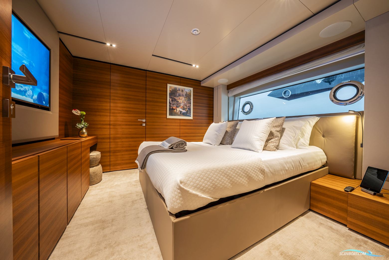 Custom Line Navetta 33