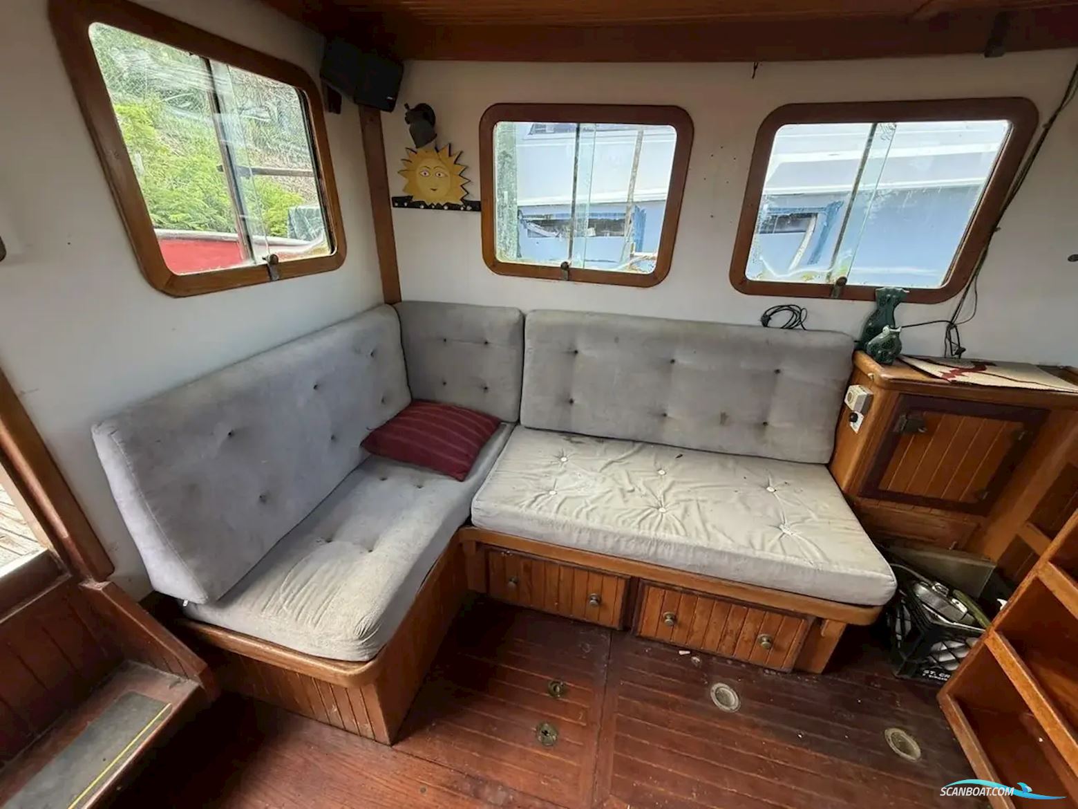 Custom Lord Nelson Victory Tug 37