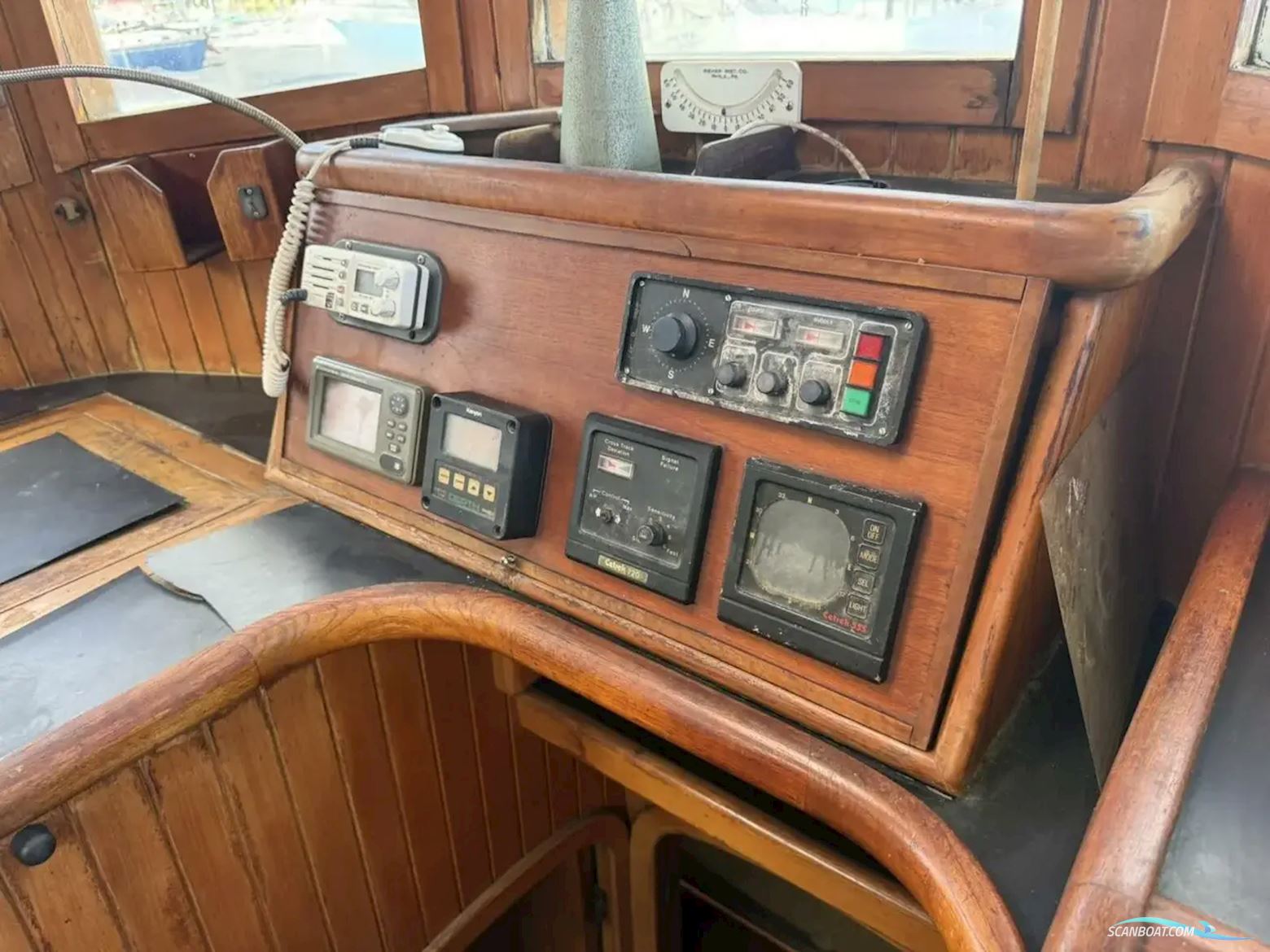 Custom Lord Nelson Victory Tug 37