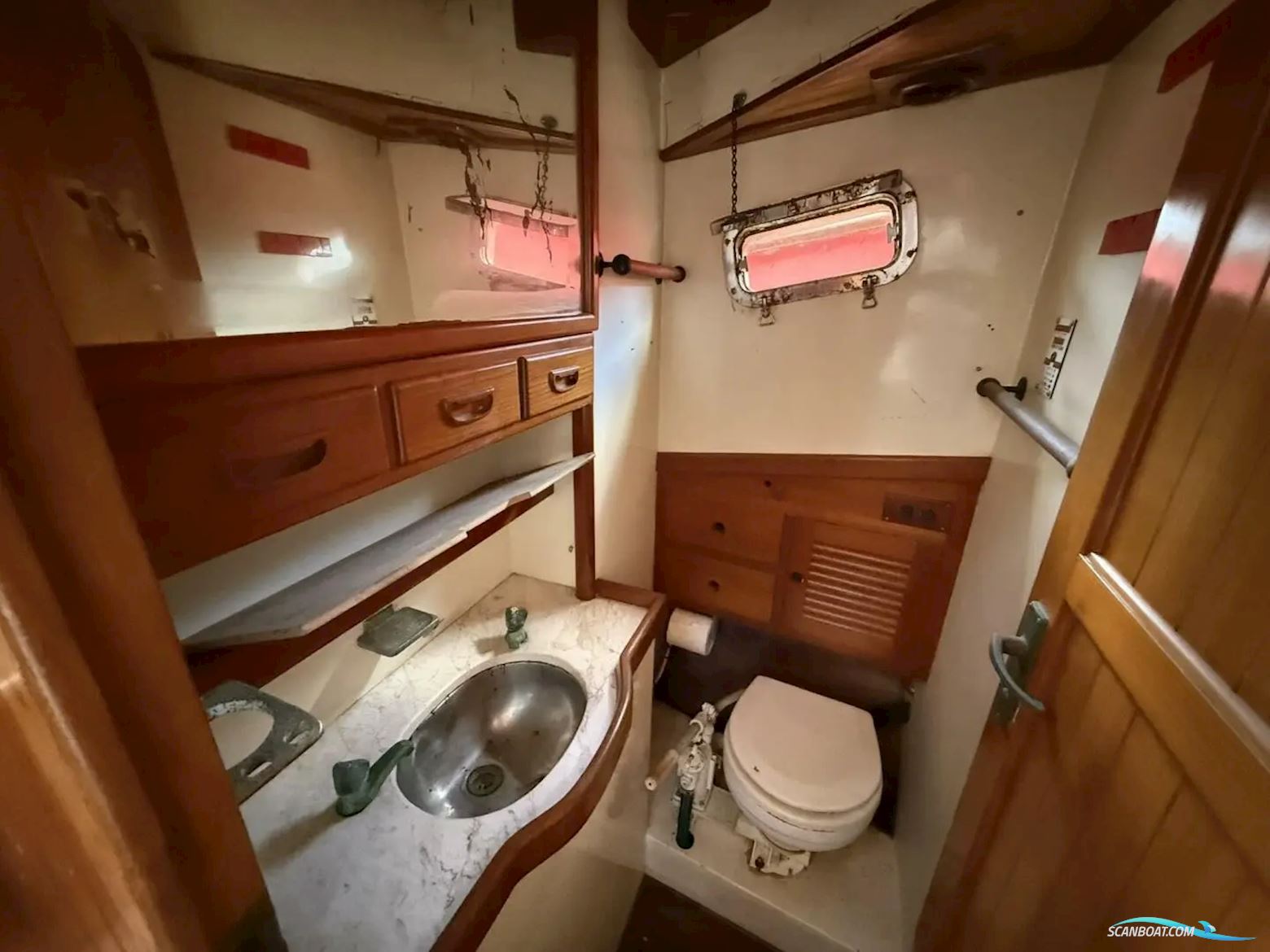 Custom Lord Nelson Victory Tug 37