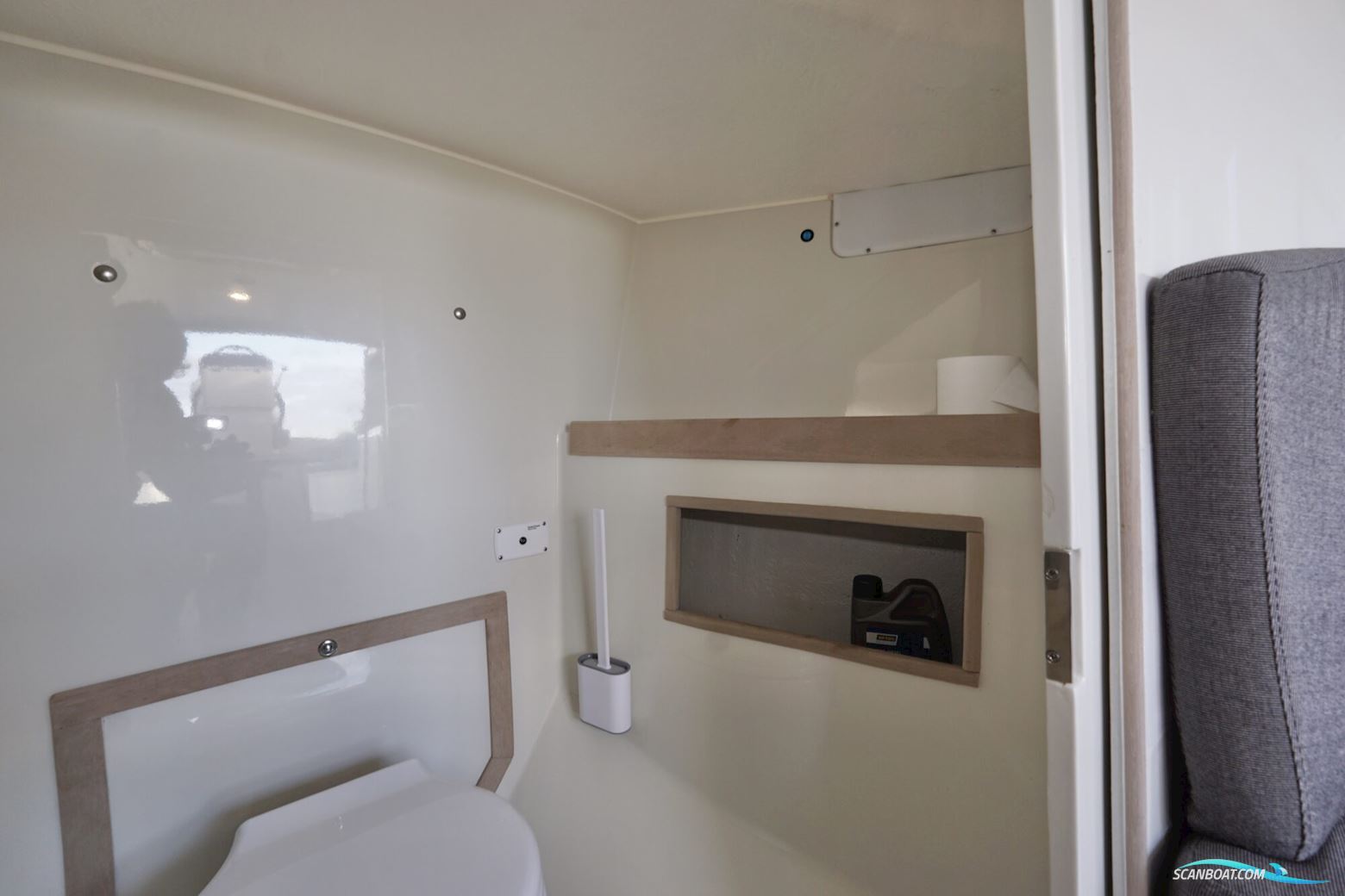Damarin 732 Cabin