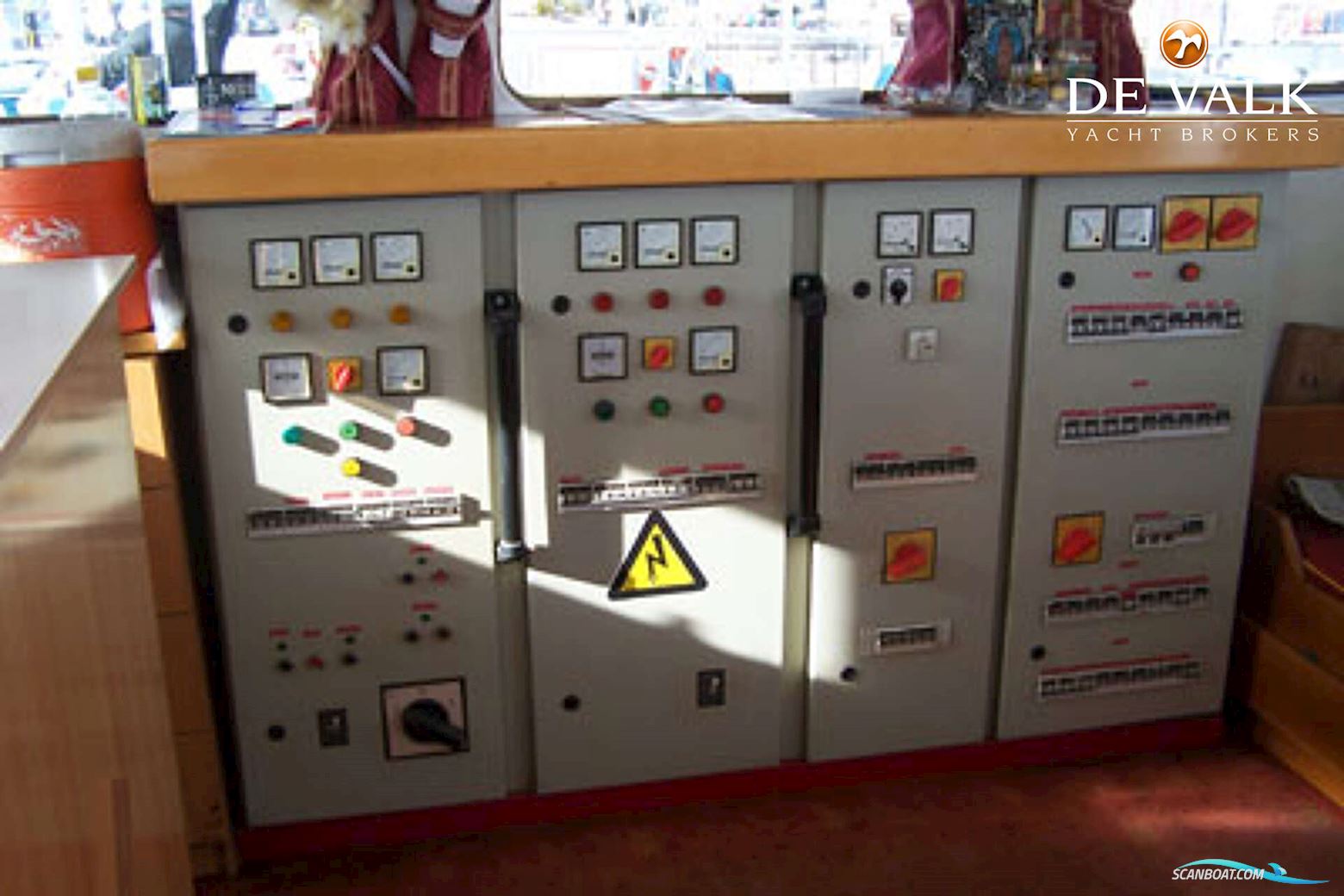 Day Passengers Ship 25 M