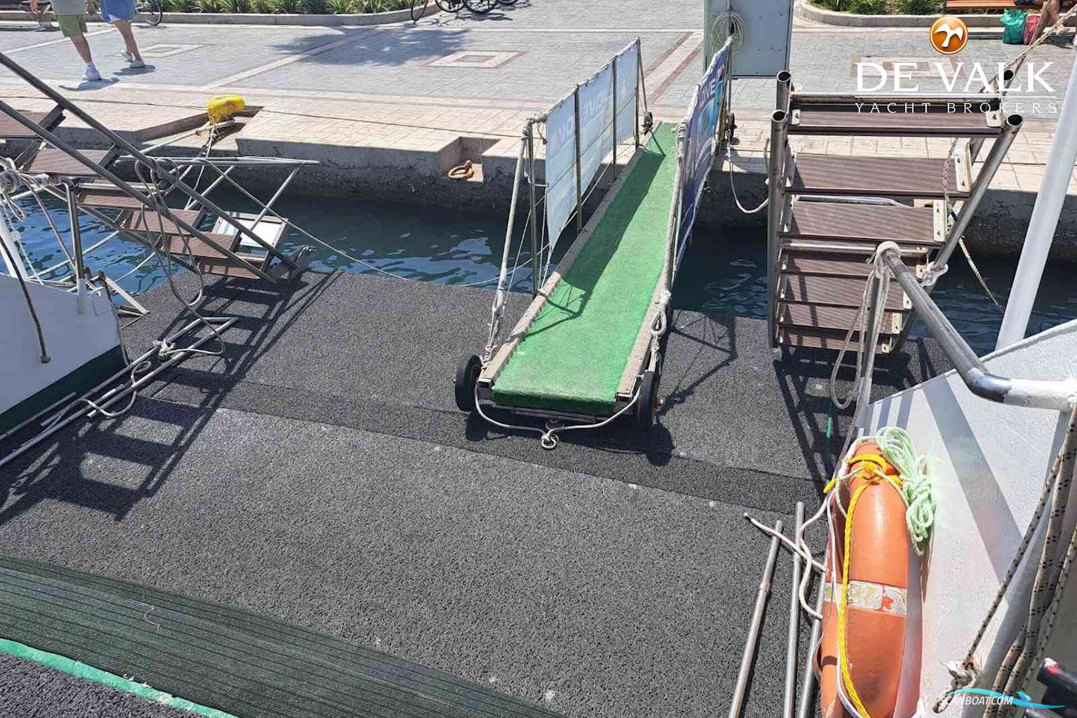 Day Passengers Ship Diving Boat 24 M