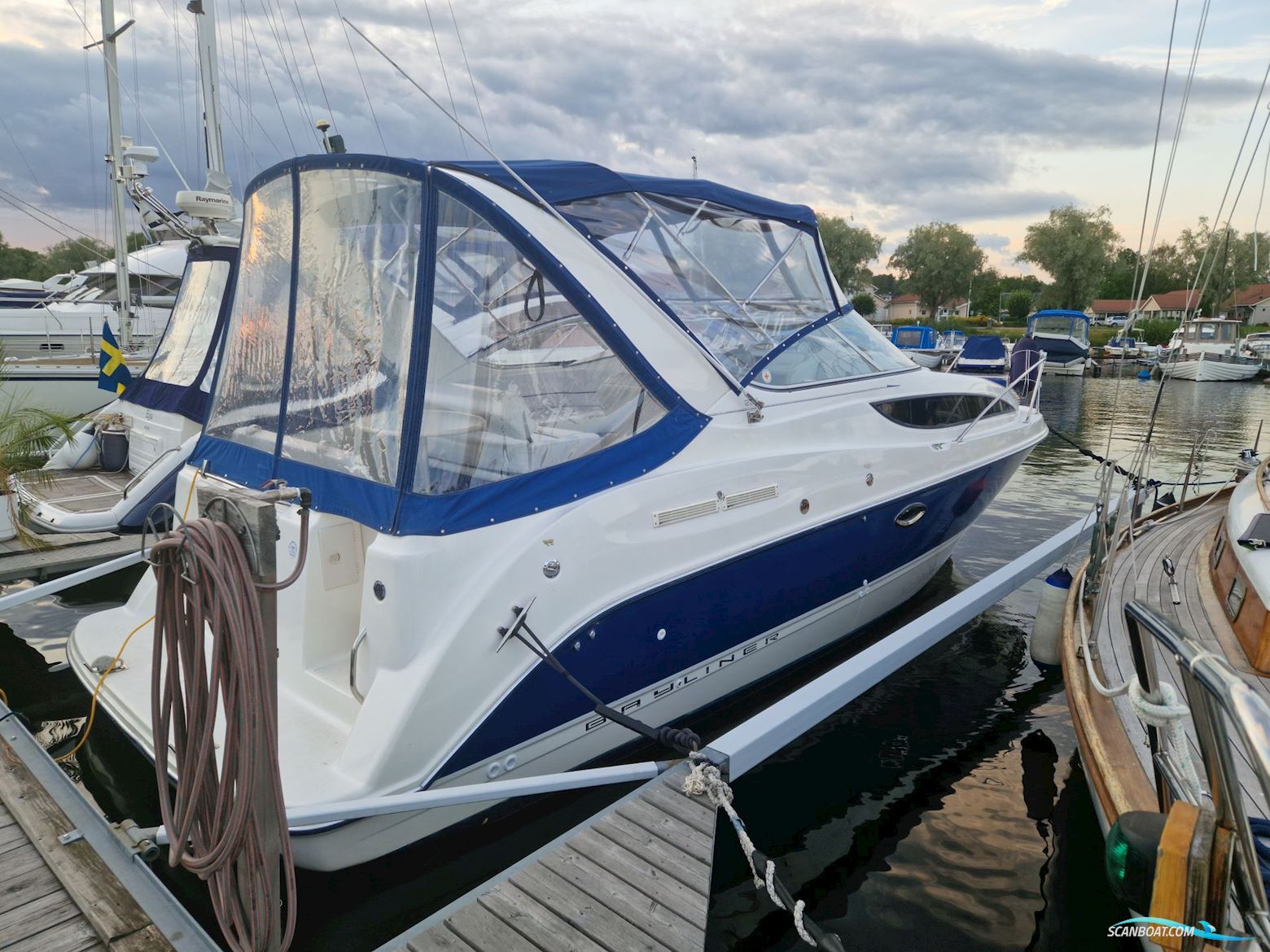 Daycruiser Motorbåd 2004, med Mercruiser 350 motor, Sverige