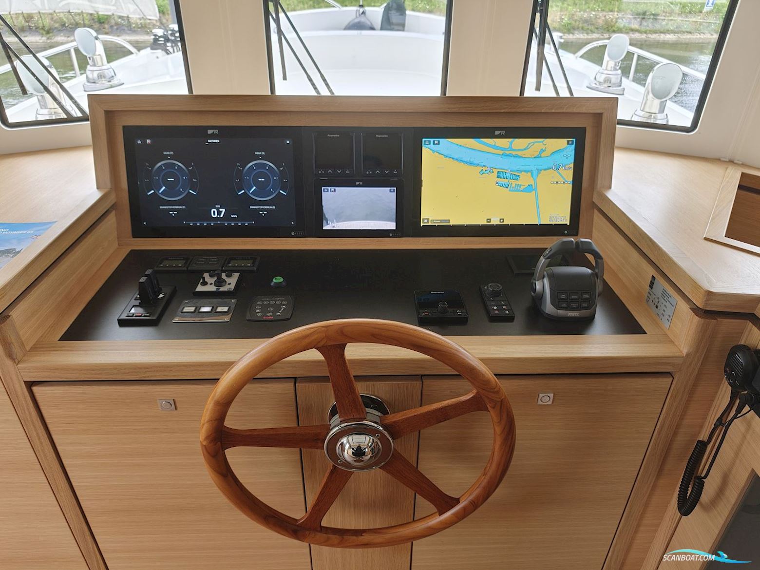De Alm Grand Voyager 65