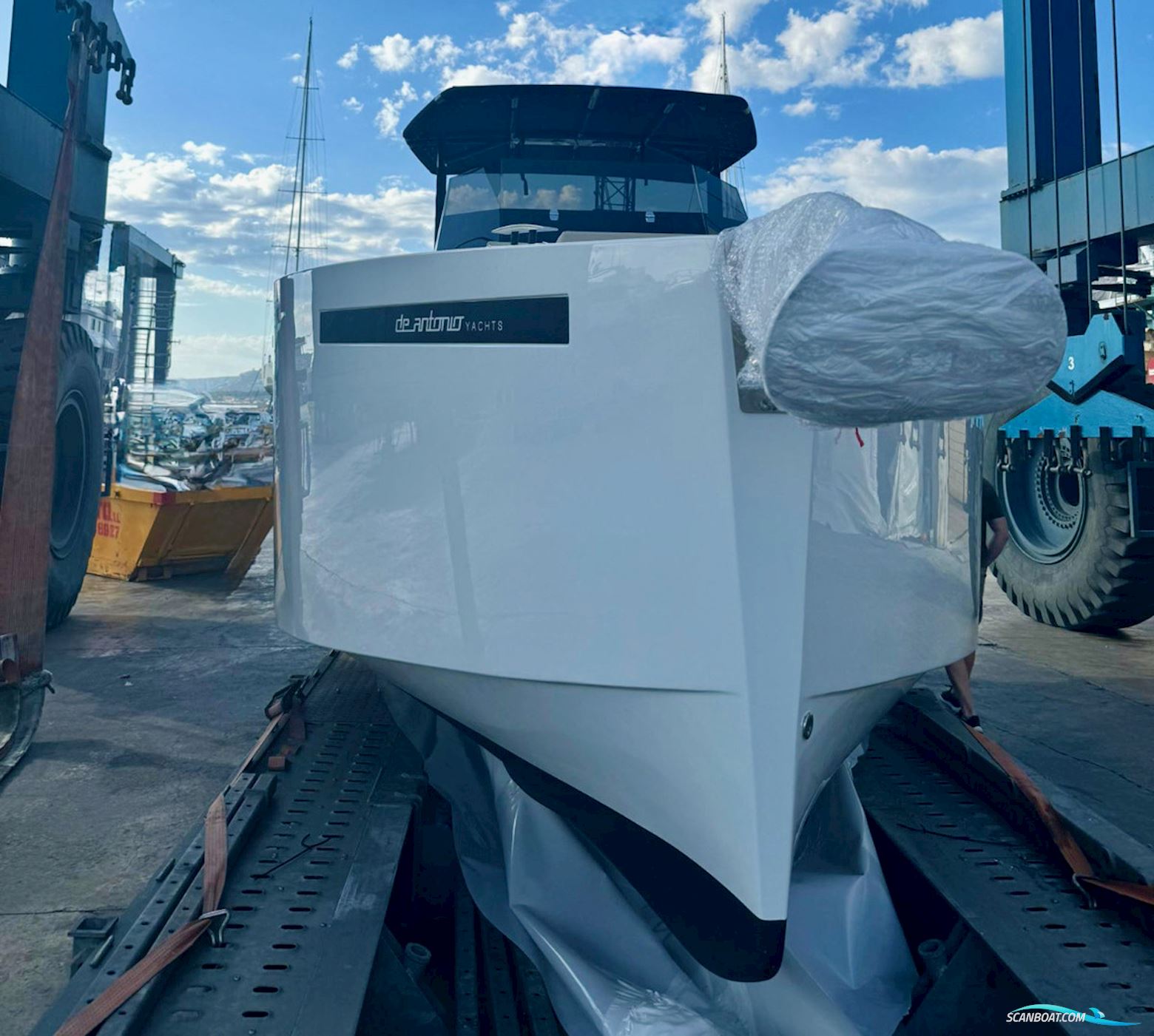 De Antonio Yachts D28 Open