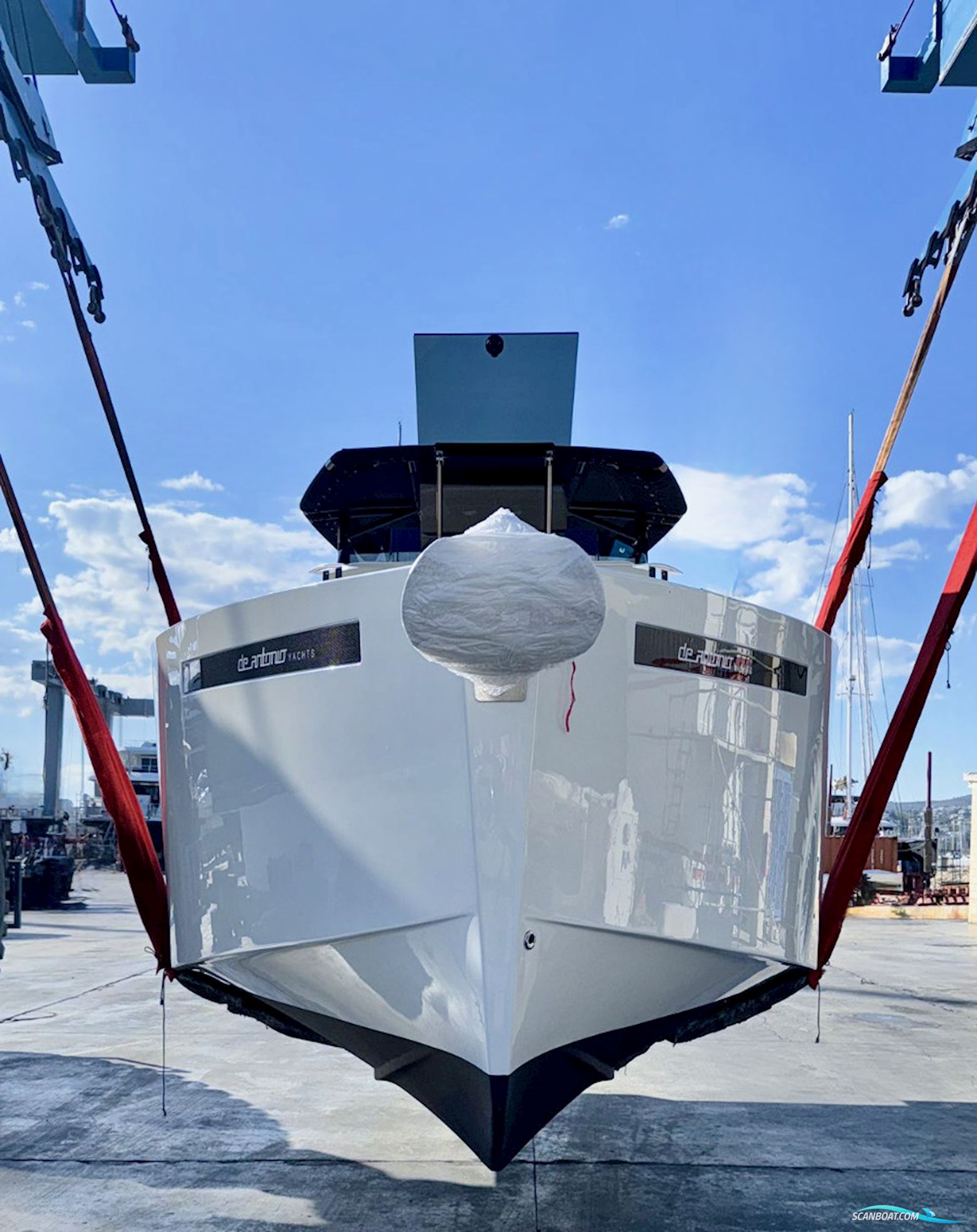 De Antonio Yachts D28 Open