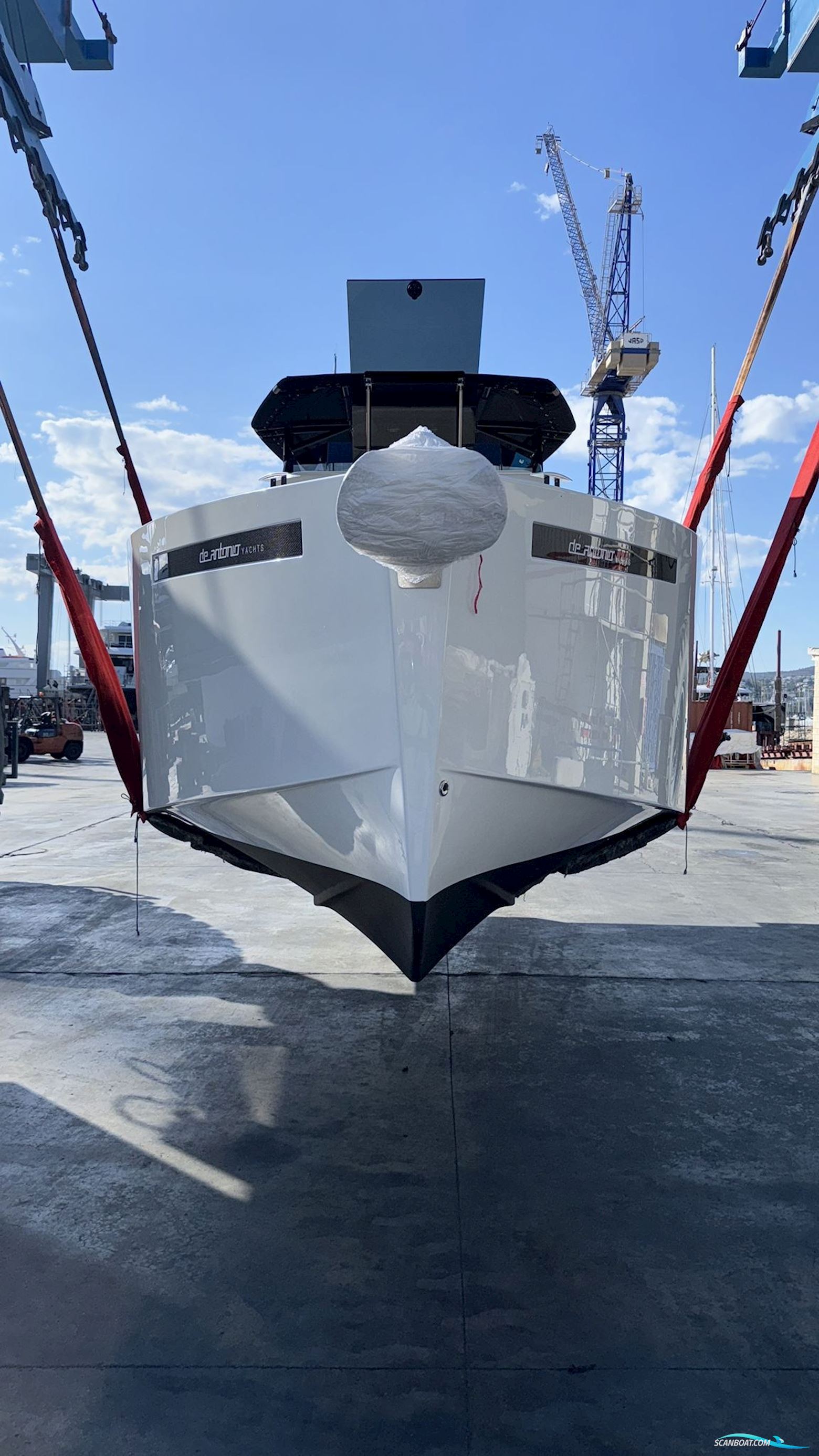 De Antonio Yachts D28