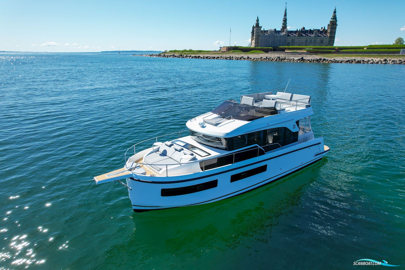 Delphia 11 Flylounge