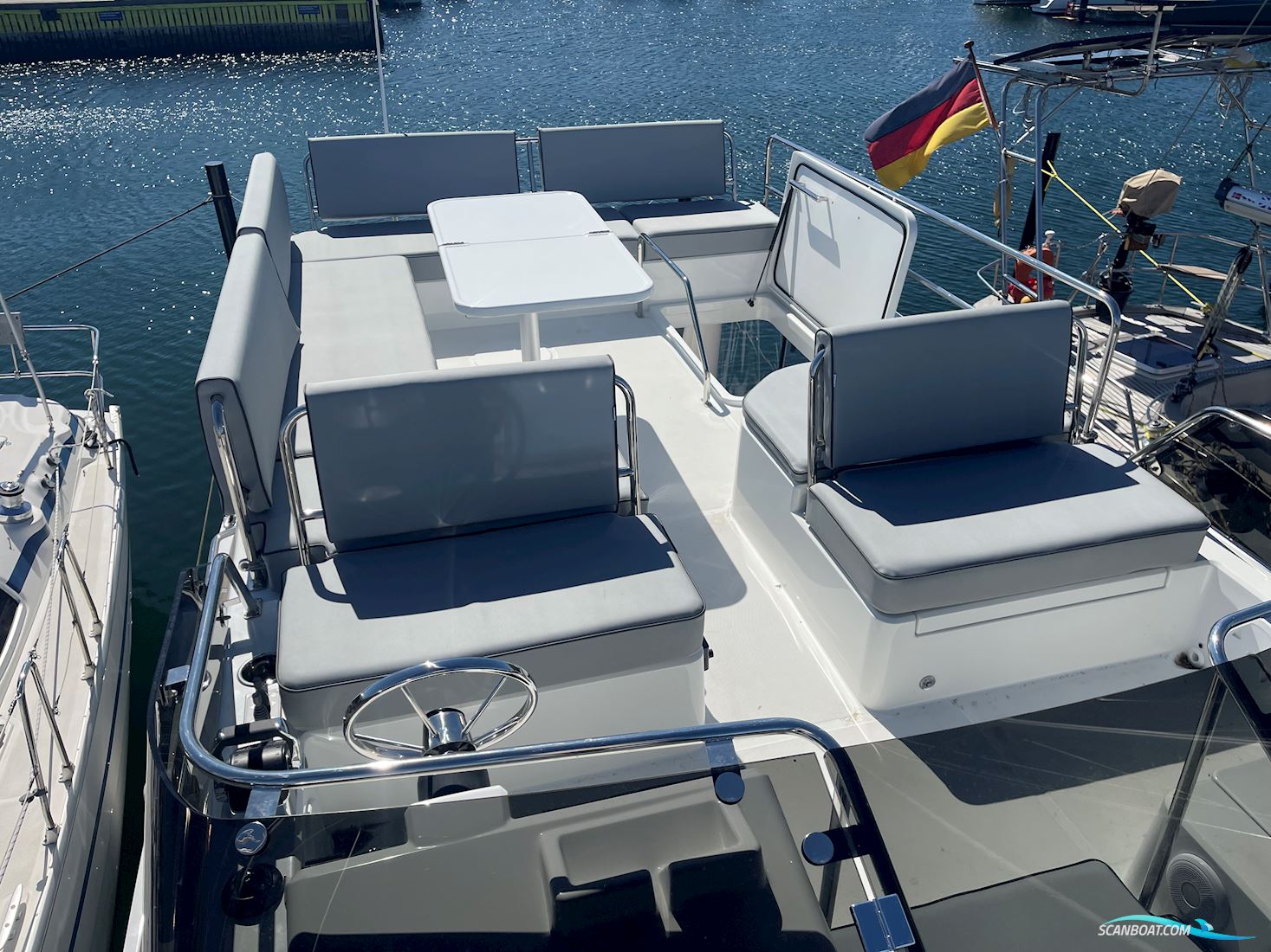 Delphia 11 Flylounge