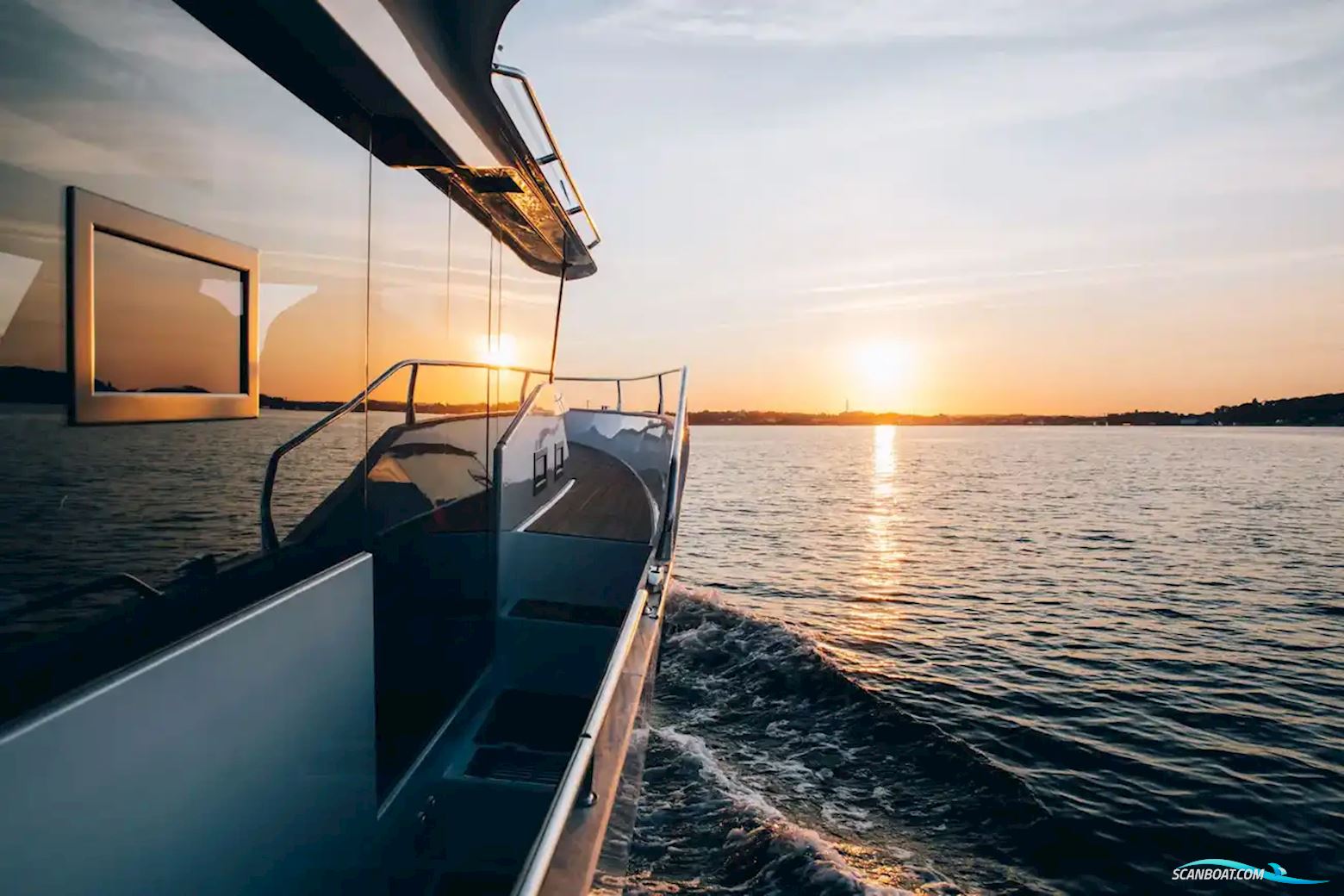 Delphia 12 Flylounge