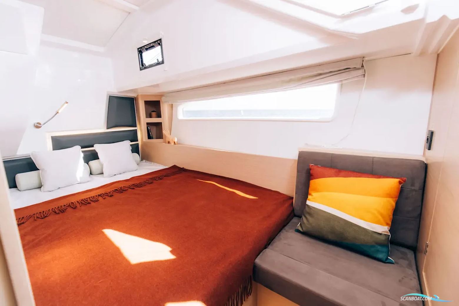 Delphia 12 Flylounge