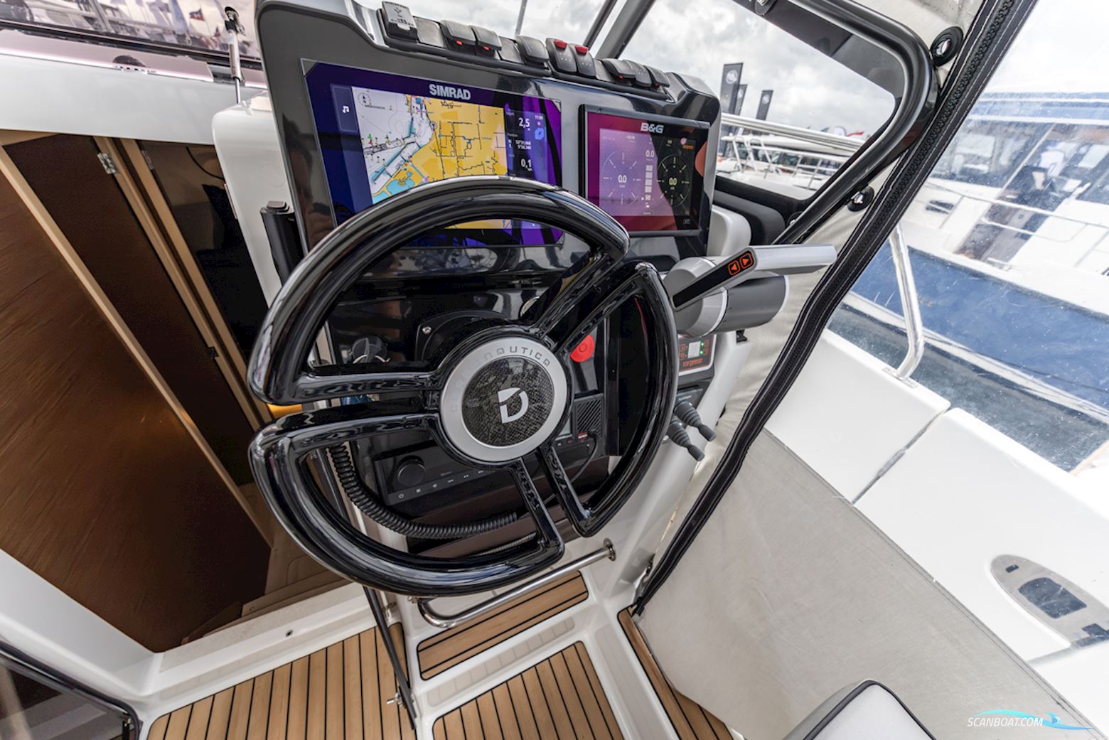 DELPHIA YACHTS 10 Lounge Electric DEMO, direct verkrijgbaar en vaarklaar. (PRIJSVERLAGING!!)