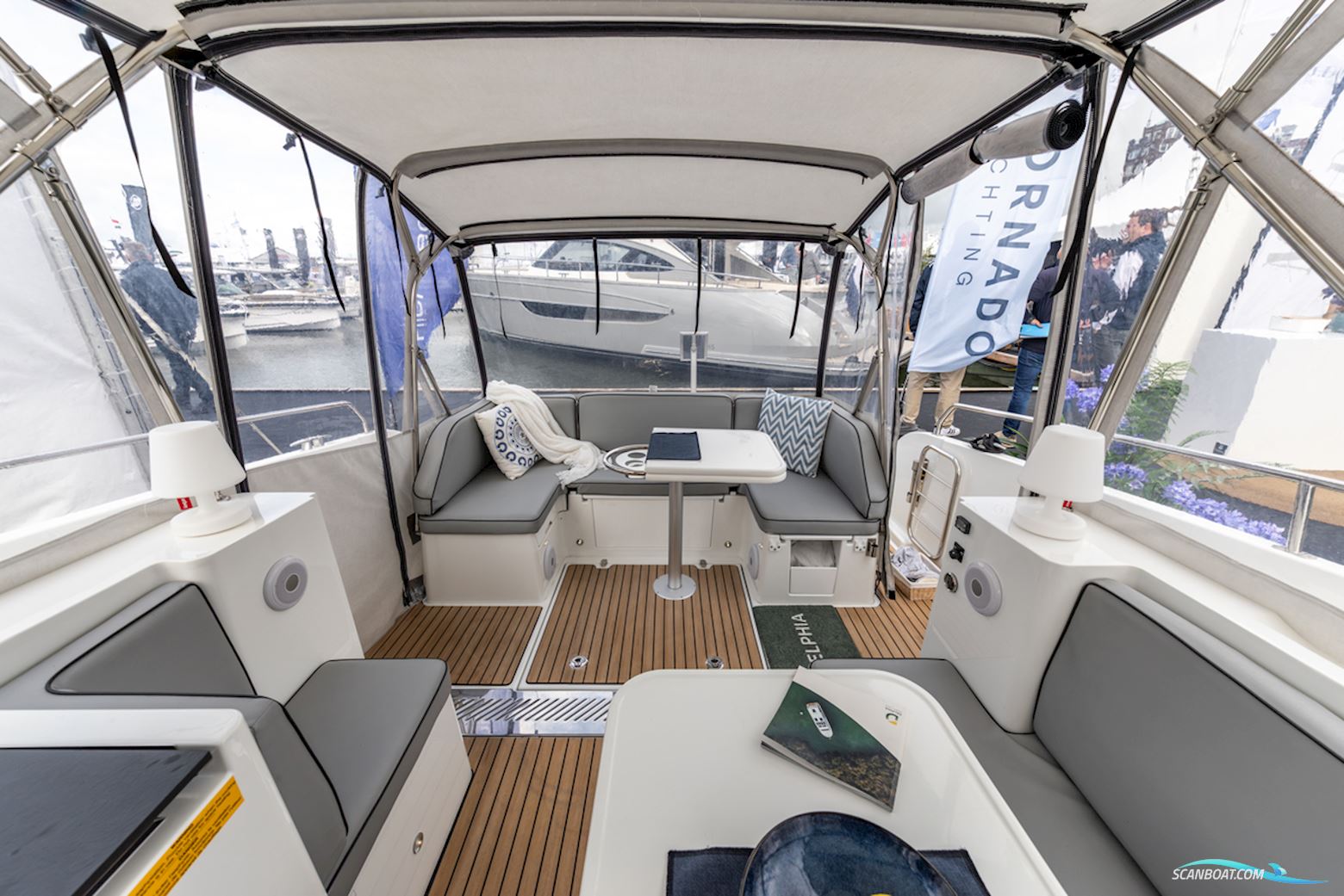 DELPHIA YACHTS 10 Lounge Electric DEMO, direct verkrijgbaar en vaarklaar. (PRIJSVERLAGING!!)