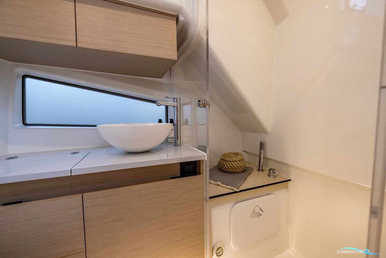 DELPHIA YACHTS 10 LoungeTop Electric DEMO, direct leverbaar