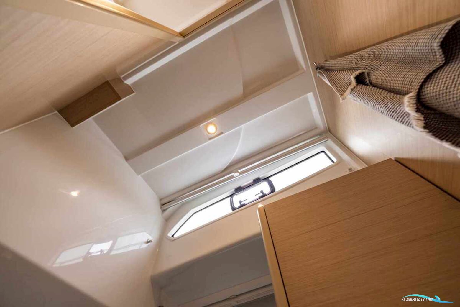 DELPHIA YACHTS 10 LoungeTop Electric DEMO, direct leverbaar